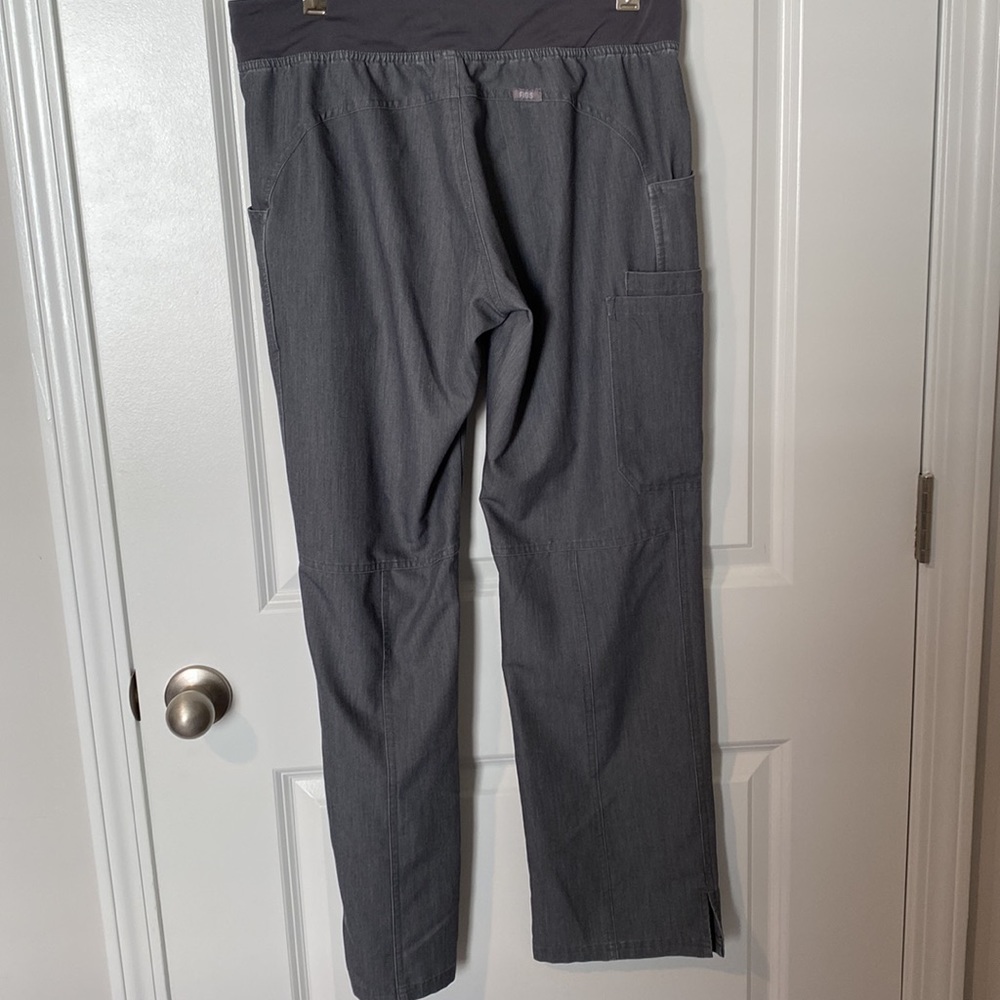 Figs Gray Technical Collection Scrubs - Picture 2 of 4